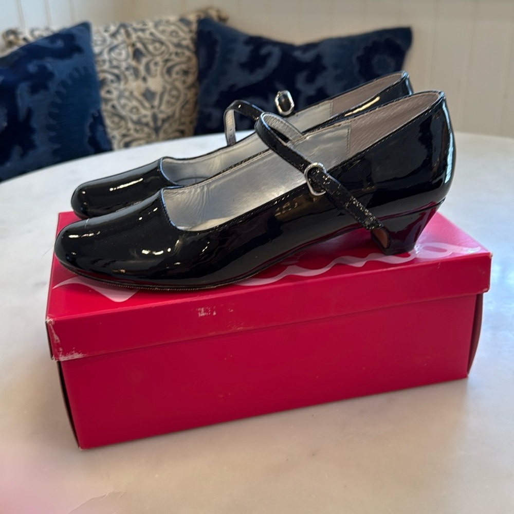 Nina black patent Seely heels. Girls size 4.5. Great condition.
